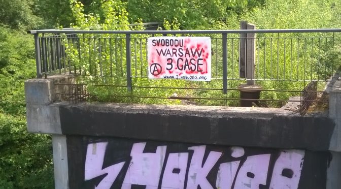 Czechy i Białoruś: Banery i farba na murach w solidarności z warszawską trójką