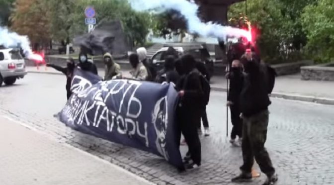 Kijów, Ukraina: Akcja solidarnościowa anarchistów pod białoruską ambasadą (wideo)