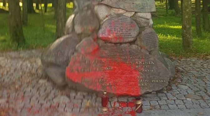Zakopane, Polska: Zdewastowanie pomnika Józefa Kurasia “Ognia”