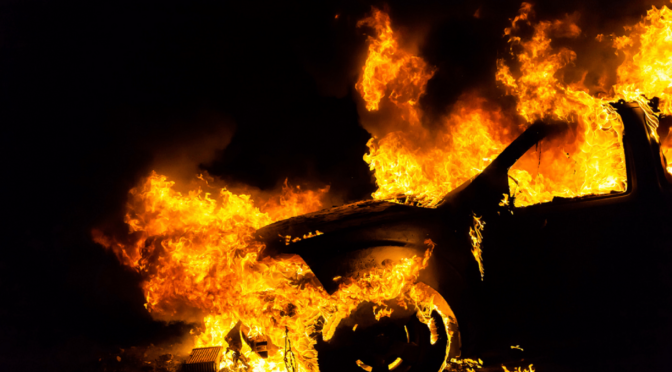 Rzym, Włochy: Komunikat odpowiedzialności za podpalenie prywatnego auta karabiniera